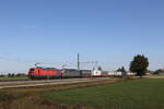 6193 304 und 6193 126 von 'RAILPOOL' mit einem 'KLV' aus Salzburg kommend am 6. Oktober 2026 bei �bersee am Chiemsee.