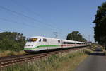 ICE 402 017 war am 26. Juni 2020 bei Drverden in Richtung Hannover unterwegs.