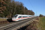 412 224 war als  ICE 116  am 18. Dezember 2025 bei Hufschlag/Traunstein auf dem Weg nach Frankfurt.