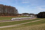 412 232 war als  ICE 116  am 26. Februar 2026 bei Axdorf im Chiemgau auf dem Weg nach Frankfurt.