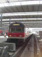 Kurz vor der Abfahrt nach Ingolstadt am 31. August 2009 im Mnchner Hauptbahnhof.