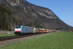 186 259 & 193 777 mit einem Autozug aus Mnchen kommend am 21. April 2021 bei Niederaudorf im Inntal.