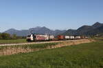 6189 905 von  LOKOMOTION  war am 29. April 2026 bei Bernau am Chiemsee mit einem  KLV  in Richtung M�nchen unterwegs.