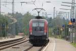 1116 208-0 beim durchfahren des Bahnhofs von Bernau am Chiemsee am 27. August 2013.