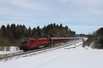1116 219 mit einem Railjet aus Salzburg kommend am 27. Januar 20021 bei Grabensttt im Chiemgau.