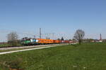 6193 223 von  WLC  mit einem Containerzug aus Salzburg kommend am 22. April 2026 bei �bersee am Chiemsee.