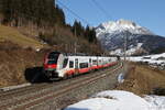 4748 040 war am 5. Februar 2025 bei Paffenschwend in Richtung St. Johann unterwegs.