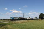 6383 111 von 'RTJ' mit einem Kesselwagenzug aus Salzburg kommend am 4. Juli 2026 bei �bersee am Chiemsee.